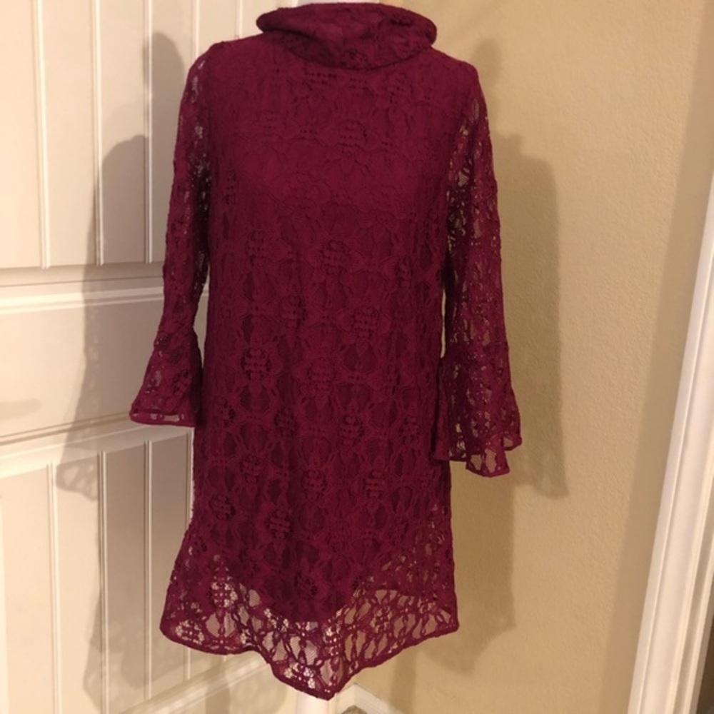 Eva Mendez lace longsleeve dress